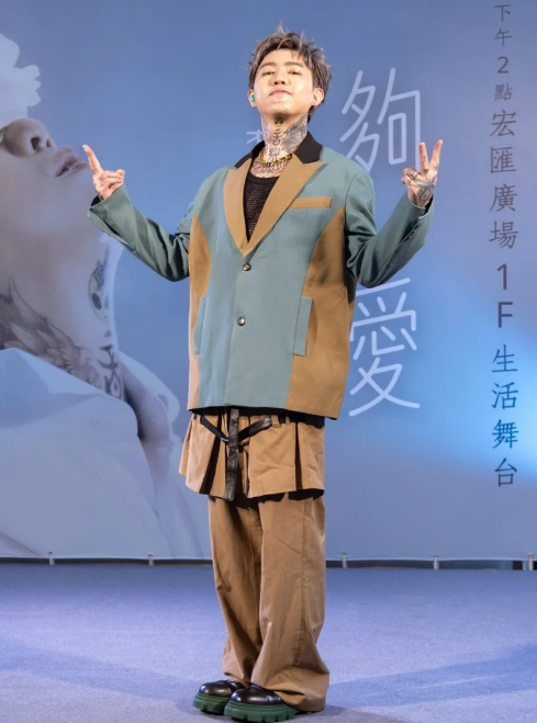 謝和弦簽唱會上談及最近時事。(圖/馬槽音樂提供)